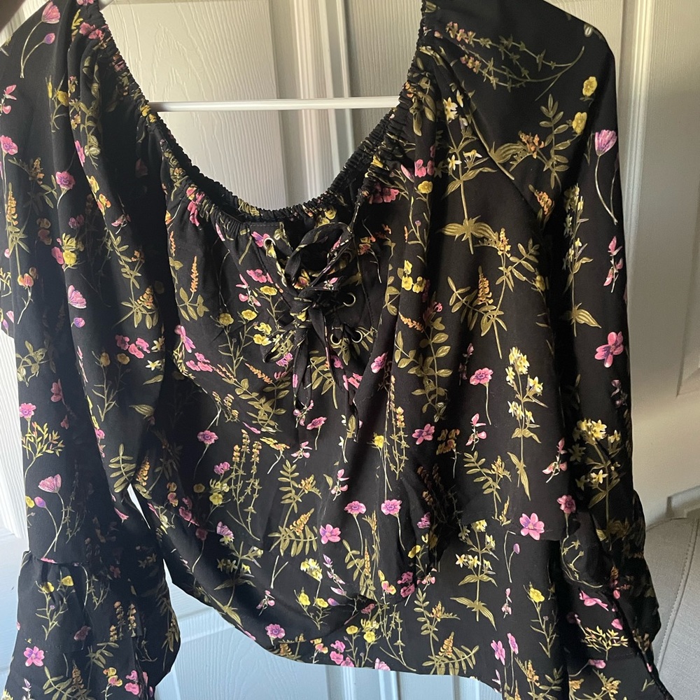 black floral blouse with flare sleeves size large